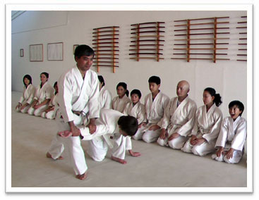 Senpai Okuma demonstrates a technique